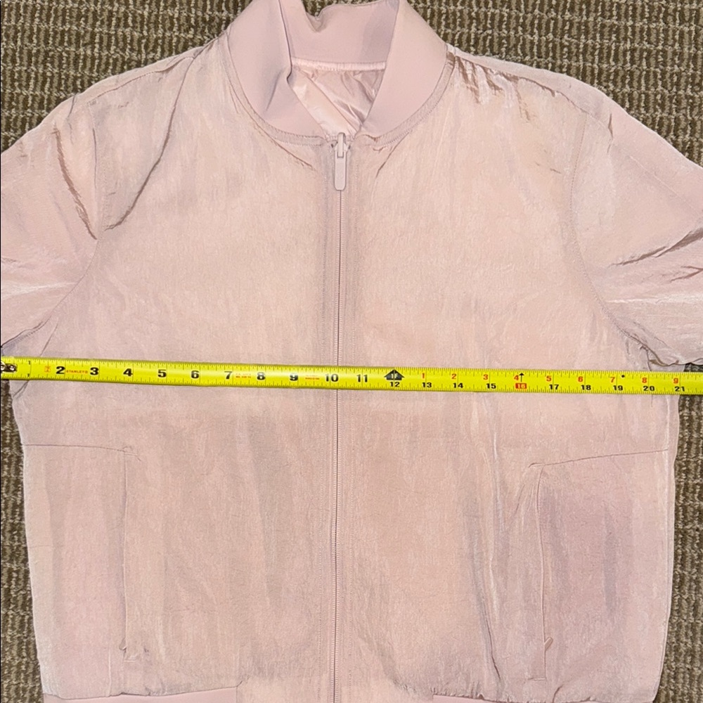 LuluLemon NonStop Reversible Light Pink Bomber. Size 8. - Picture 4 of 8